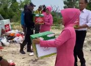 Hari Bhayangkara ke-79 Polres Lamongan Salurkan Bansos untuk Pemulung di TPA