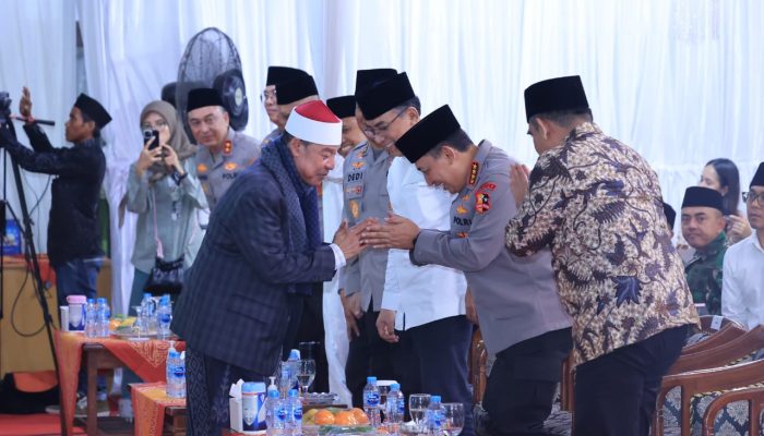 Kapolri Hadiri Haul Pondok Bubtet Pesantren di Cirebon, Ulama dan Polri saling Melengkapi