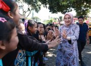 Ngantor di Desa, Bupati Ipuk Gelorakan Semangat Kemerdekaan ke Sekolah-sekolah