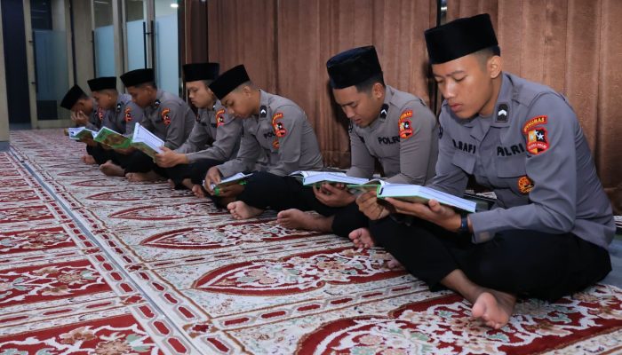 Divhumas Polri Tebar Keberkahan Lewat Pengajian dan Khataman Rutin