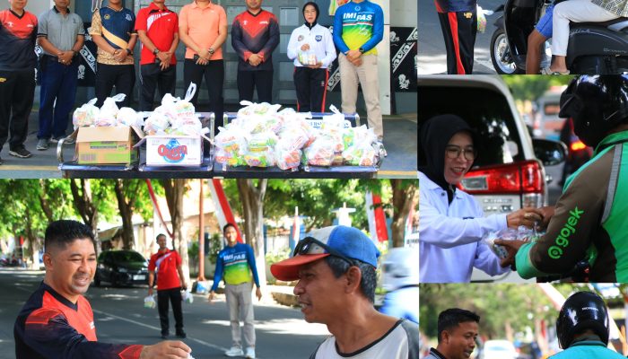 Lapas Banyuwangi Bagikan 50 Paket Makanan Bagi Masyarakat Sekitar