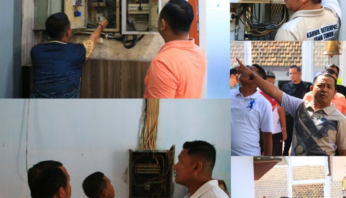 Kalapas Banyuwangi Dampingi Sejumlah Pejabat Struktural Melakukan Pemeriksaan Instalasi Listrik di Seluruh Area Lapas Banyuwangi.