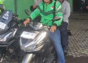 Wabup Banyuwangi Mujiono Naik Ojol Grab ke Kantor, Dukung Program Jum’at Berkah