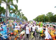 Muludan Bumi Blambangan Bagikan Ribuan Telur hingga Hadirkan Ustadz Wijayanto.