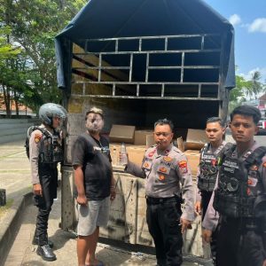 Patroli Polresta Banyuwangi Berhasil Gagalkan Penyelundupan Ribuan Botol Arak dari Bali.