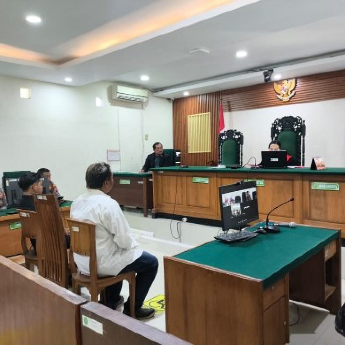 Dua Pengedar Arak Jalani Sidang Tipiring di PN Banyuwangi.