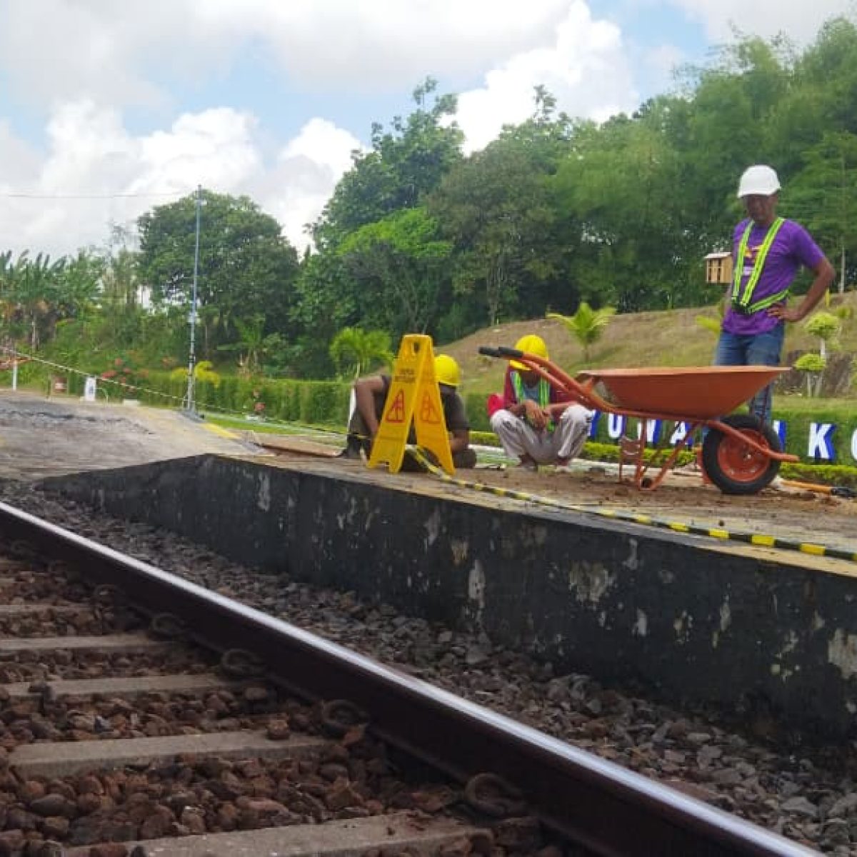 Pertumbuhan Pengguna Kereta Api ke Banyuwangi Terus Meningkat, Tiga Stasiun Direnovasi dengan Nuansa Adat Osing