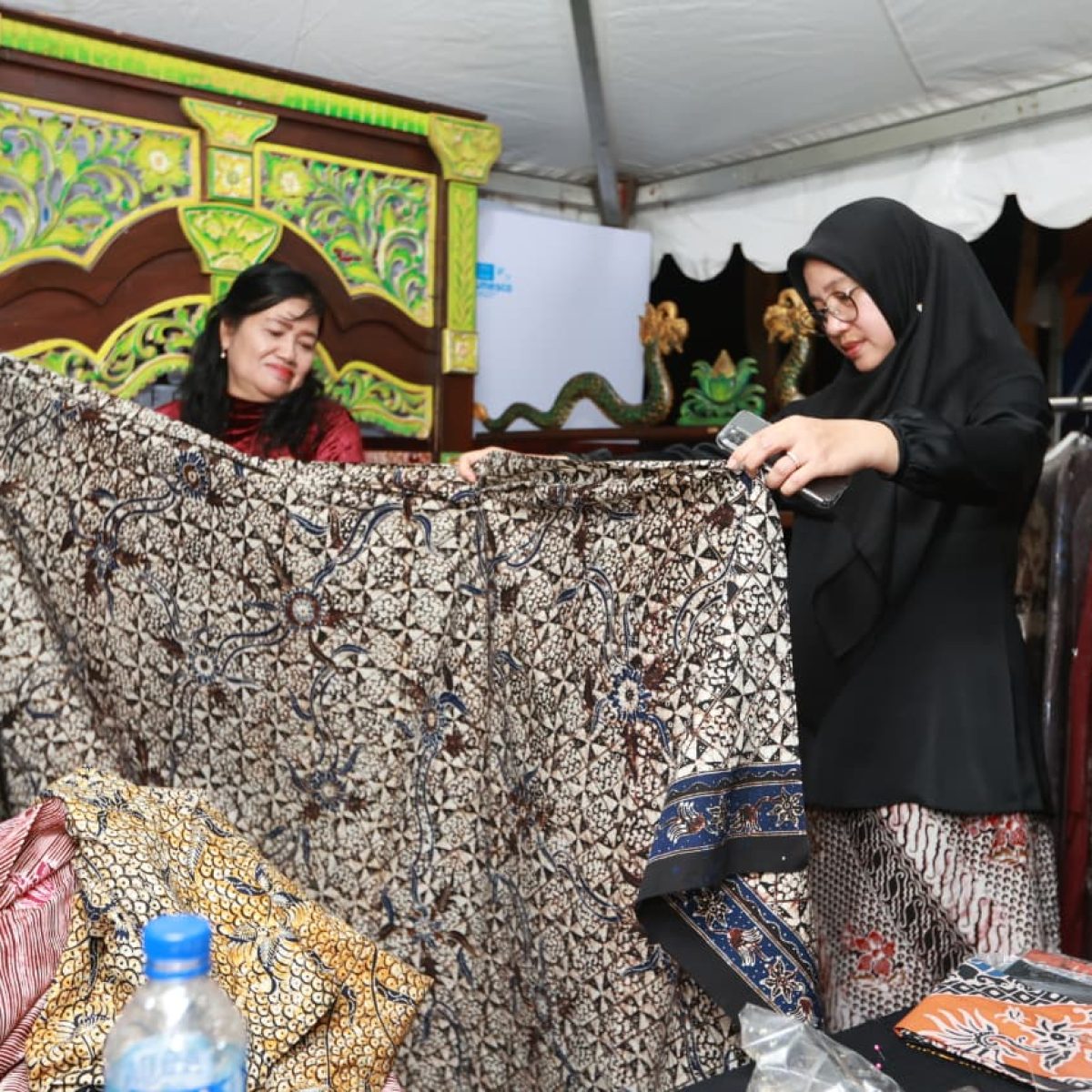 Pemkab Banyuwangi dan OJK Dorong Literasi Keuangan Masyarakat Lewat Batik Festival