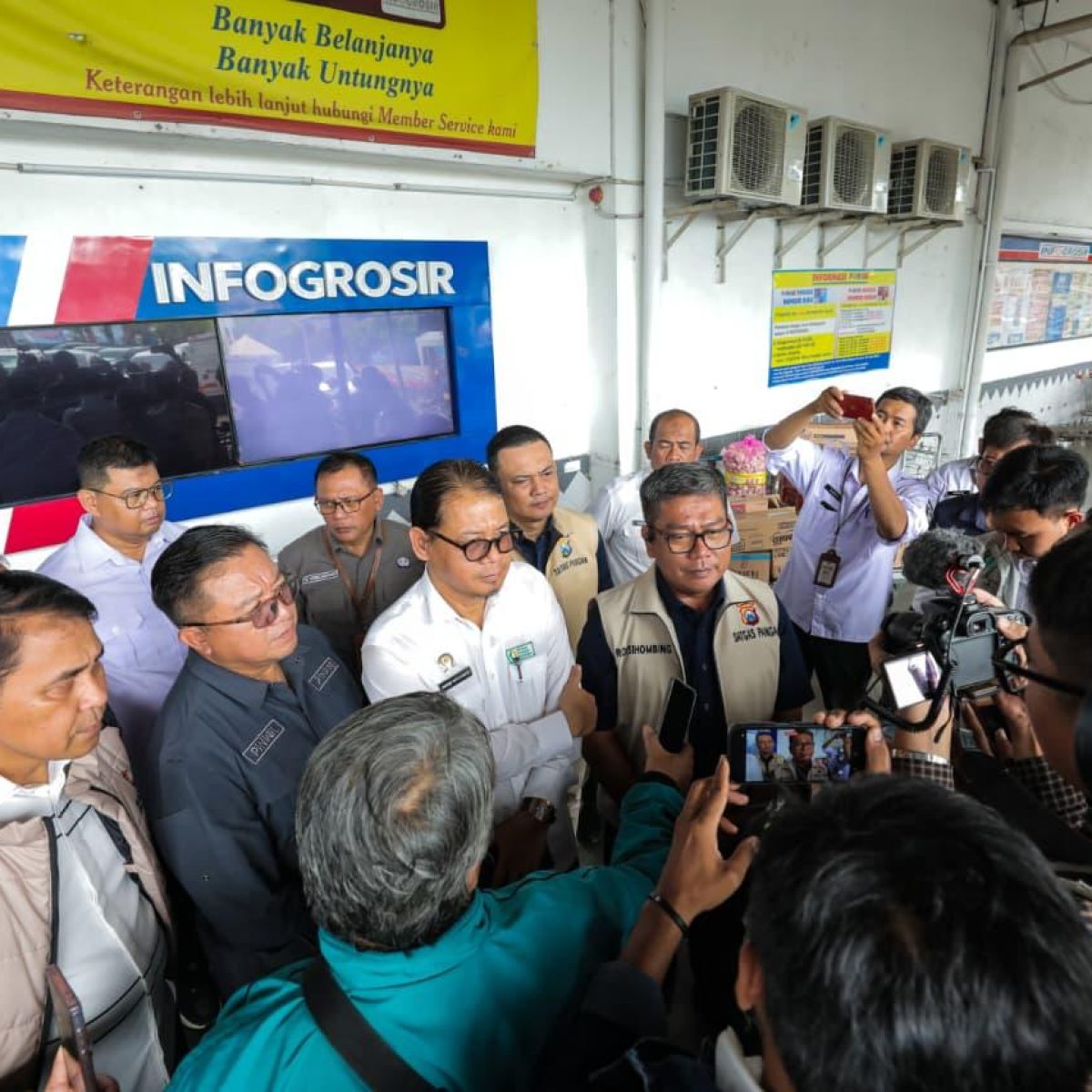 Jelang Nataru Satgas Pengendalian Harga Beras Jawa Timur Sidak Pasar di Surabaya.