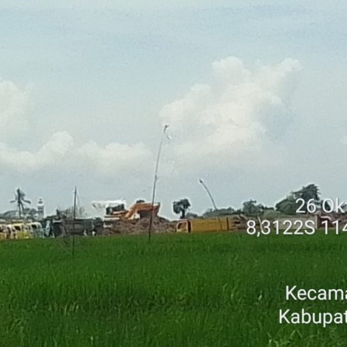 Tambang Galian C di Pancoran Rogojampi, Diduga Memakan Lahan Pertanian dan Jalan Raya Buat Warga Resah.