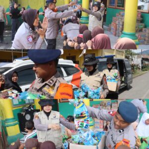 Polisi Gelar Trauma Healing dan Berbagi Snack untuk Pelajar Terdampak Erupsi Gunung Semeru.