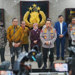 Kapolri Tegaskan Polri Terbuka dan Terus Lakukan Perbaikan Usai Audiensi dengan KIP.