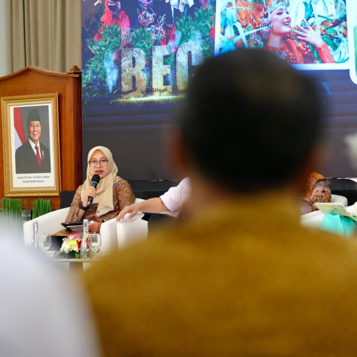 Bupati Ipuk Fiestiandani diminta untuk Memaparkan berbagai program Geopark Ijen, di Indonesia’s Geopark Leader Forum: Building Knowledge for Indonesia’s Geopark Development, di Kementerian Bappenas.