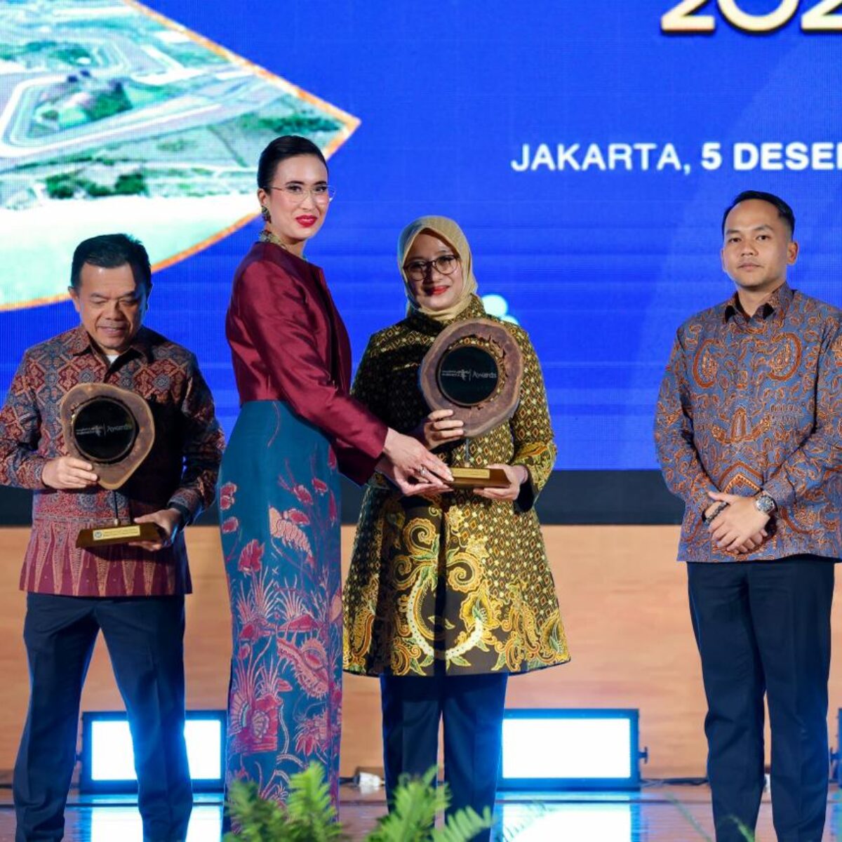 Kementerian Pariwisata Memberikan Penghargaan Most Inspiring Tourism Leader (MITL)pada Bupati Banyuwangi Ipuk Fiestiandani.