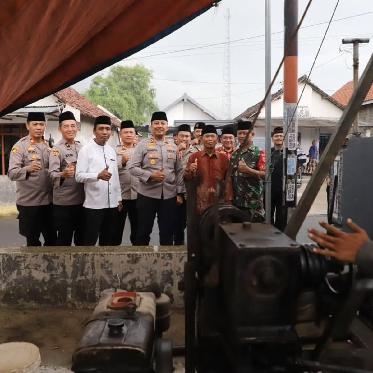 Polres Kediri Bangun Sumur Bor Bantu Kebutuhan Air Bersih Warga Desa Belor.