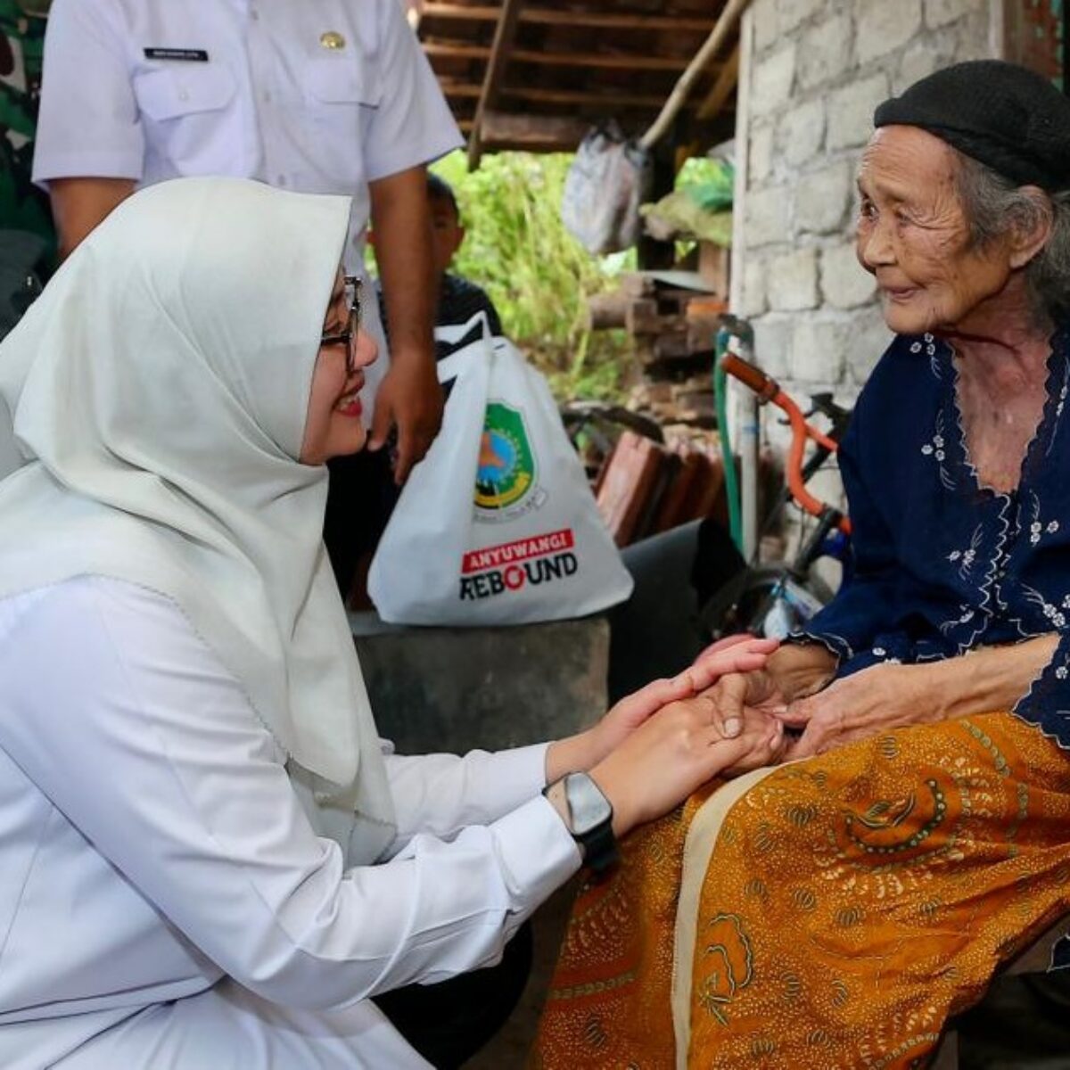 Program Gotong Royong Penanganan Kemiskinan ASN Banyuwangi Berikan Manfaat Bagi Warga Kurang Mampu, Tetapi Juga Menghadirkan Kebahagiaan.