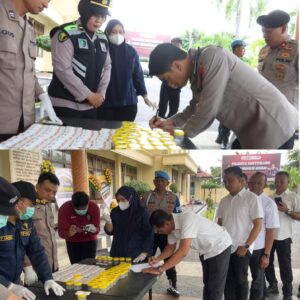 Kapolresta Banyuwangi Gelar Tes Urine terhadap Ratusan Personil Polri