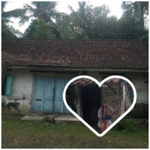 Atap Rumah Nenek Asal Banyuwangi Ini Hampir Roboh, Tapi Bantuan Tak Kunjung Datang