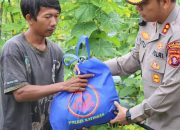 Sambut Hari Bhayangkara Ke-78, Polres Katingan Bagikan Bantuan Sosial