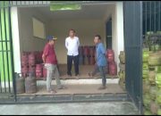 Asisten (Dua) Sekda Kabupaten Seruyan, Peninjauan Harga dan Stok Gas di Pangkalan LPG Desa Sandul.
