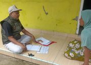 Petugas Pantarlih di Kecamatan Palasah, Datangi Rumah Warga Secara Dor To Dor Melaksanakan Coklit