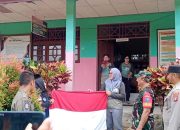 Koramil 1015-12/Seruyan Tengah Bersama Forkopimcam Bagikan Bendera Merah Putih Untuk Masyarakat