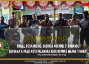 Tinjau Poskamling, Babinsa Koramil 01/Pahandut Bersama Pj Wali Kota Palangka Raya Dorong Warga Tingkatkan Kewaspadaan