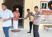 Bersama Masyarakat, Brimob Kalteng Maknai Jumat Berkah dengan Pembagian Makanan Gratis di Masjid Al-Ikhlas