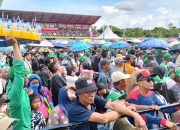 KAMPANYE AKBAR PASLON 01 HERIUS RAHMANTO DIBANJIRI LAUTAN MANUSIA MEMENUHI STADION WMY PURUK CAHU