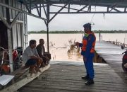 Sambangi Warga Pesisir, Sat Polair Polres Pulang Pisau Sampaikan Imbauan Pilkada Damai dan Waspada Hoaks