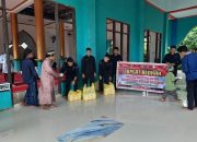 Brimob Kalteng Gelar Aksi Jumat Berkah, Bagikan Puluhan Nasi Kotak Gratis Kepada Warga di Masjid Al- Amin