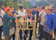 Calon Bupati MURA Heriyus M Yosep Selalau di Sambut Dengan Ritual Adat Setiap Bersilaturahmi. 