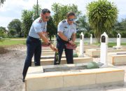Kenang Jasa Pahlawan, Paban IV/Jianstra Bersama Danlanud Iskandar Ziarah di TMP