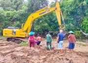 Cuaca yang Terik ditambah Bulan Puasa, Bukan Alasan Satgas TMMD Untuk Tidak Bekerja, Kebut Pemeliharaan Badan Jalan Lebih Cepat
