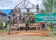 Bahu Membahu Bergotong Royong, Sasaran Rumah Tidak Layak Huni (RTLH) Milik Ibu Limit Mulai Di Bongkar Satgas TMMD 