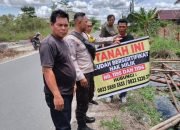 Bersama Ketua RT 10, Bhabinkamtibmas Menteng Datangi Lokasi Kegiatan di Tanah Bersertifikat  