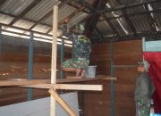 Satgas TMMD Mulai Pasang Kerangka Plafon RTLH di Sungai Damar