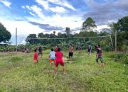 Keakraban Tanpa Batas Satgas TMMD dan Warga Tumbang Panggo Seru-Seruan Main Voli