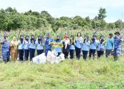 Danlanud Iskandar Didampingi Ketua PIA AG Cab.8/D.1 Laksanakan Panen Raya Jagung dan Cabai