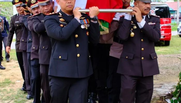 Kapolres Lamandau Pimpin Upacara Pemakaman Anggota Polres Lamandau 