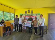 Dekat Dengan Warga, Babinsa Koramil 1019-06/Plm Dampingi Penyaluran BLT Dana Desa