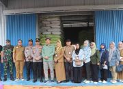 Jelang Lebaran, Kapolresta Palangka Raya Tinjau Ketersediaan Bapokting di Pasar Besar dan Gudang Bulog