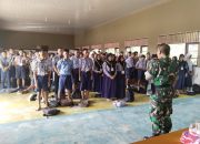 Tanamkan Disiplin Pada Siswa,Danramil 1019-03/Katingan Hilir Berikan Materi PBB Pada Siswa Baru.