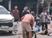 Motor Ringsek Dihantam Innova di Depan Toko Serba 35