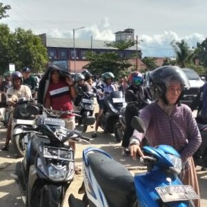 Antrian Mengular di SPBU 64.739.01 Akibat Pasokan Tersendat