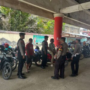 Patroli Pasar Siang Hari,Polres Seruyan Ajak Warga Waspada Banjir,DBD,dan Kejahatan.