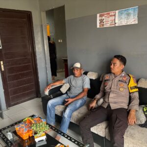 Pospol Batu Agung,Sambang Desa Bumi Jaya Sampaikan Bahaya Judi Online.