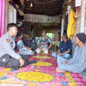 Sambang dan Sapa,Bhabinkamtibmas Perkuat Sinergi Dengan Warga Desa Terawan.