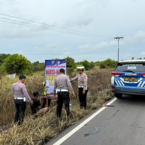 Polres Seruyan Pasang Spanduk Kamseltibcarlantas.