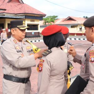Kapolres Seruyan Pimpin Upacara Kenaikan Pangkat Personel Polri Tahun 2025